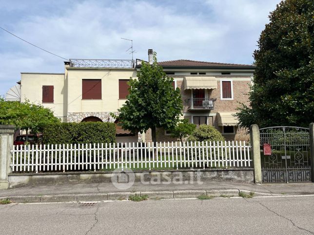 Casa indipendente in residenziale in Via Albero