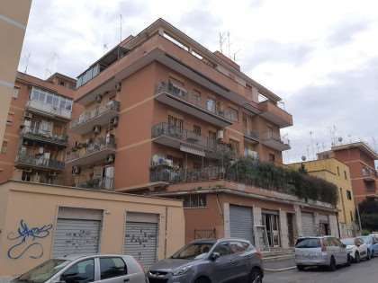 Garage/posto auto in residenziale in Via dei Lauri 30