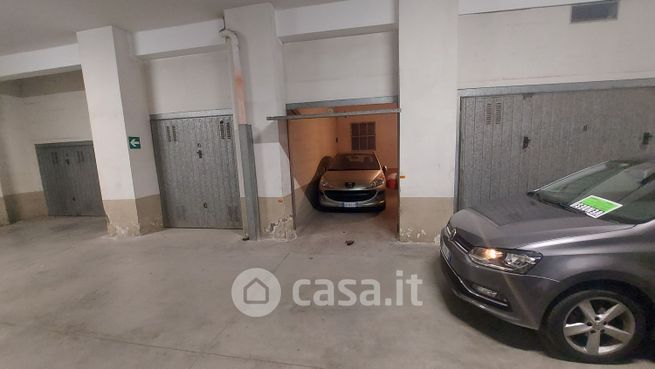Box/posto auto in residenziale in Via dell'Acciaio 89