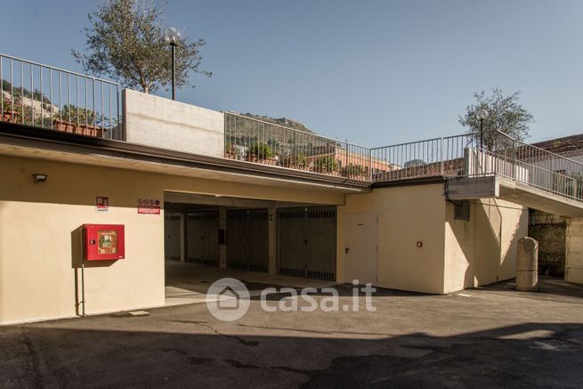 Box/posto auto in residenziale in Via Lungolinea Pio VI 64