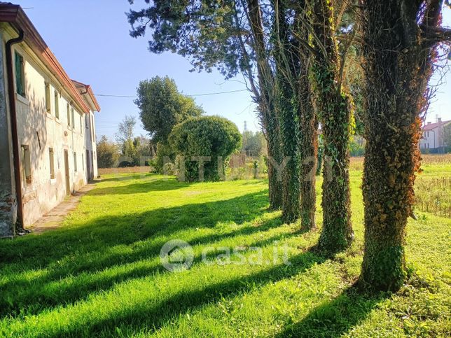 Terreno agricolo in commerciale in Via Giacomo Matteotti 102