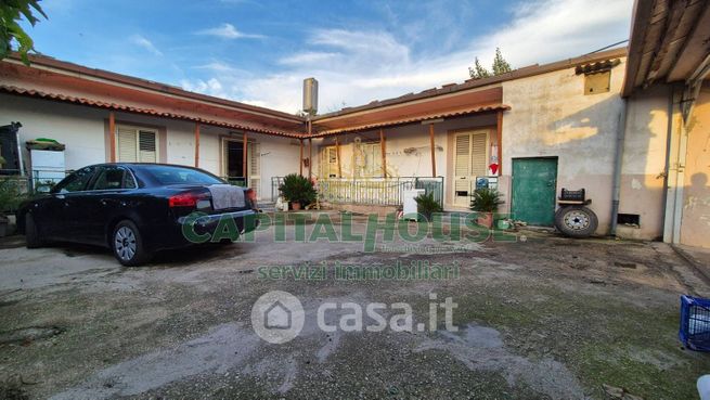 Casa indipendente in residenziale in 