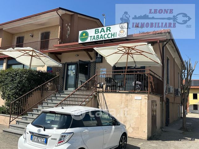 Attività/licenza (con o senza mura) in commerciale in Via F .Turati 18