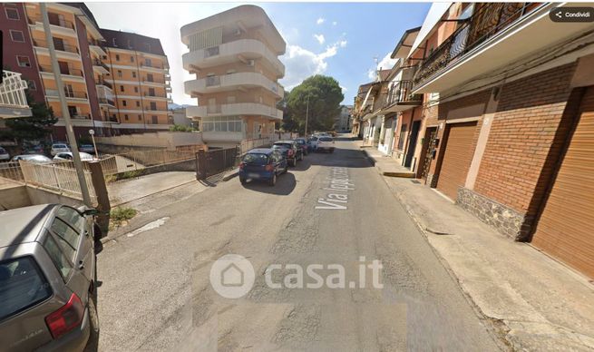 Box/posto auto in residenziale in Via Ippocrate