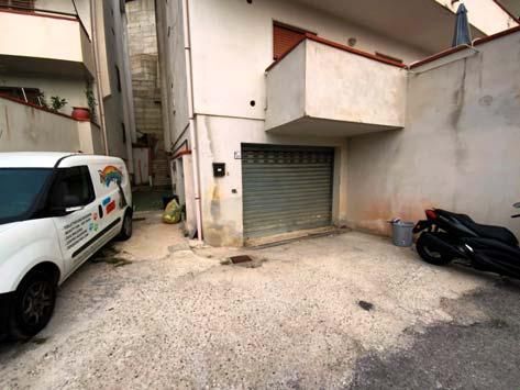 Garage/posto auto in residenziale in Via Breccia 152