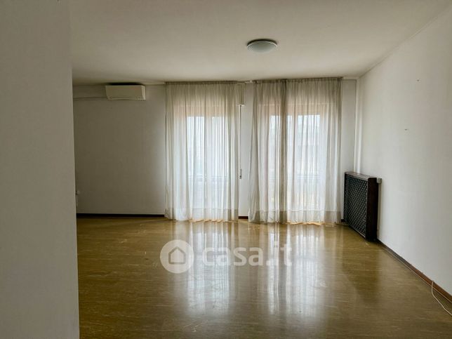 Appartamento in residenziale in Via Depretis