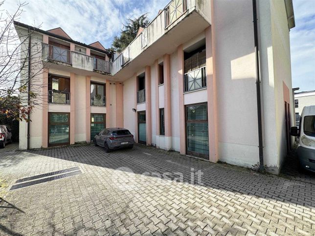 Appartamento in residenziale in Via Riva di Magrè 10