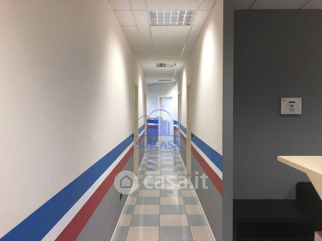 Ufficio in commerciale in