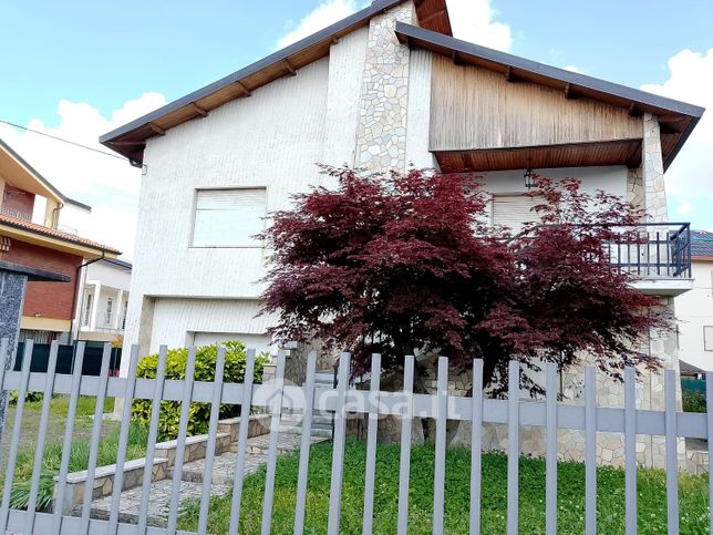 Casa bi/trifamiliare in residenziale in Via Fiore 12