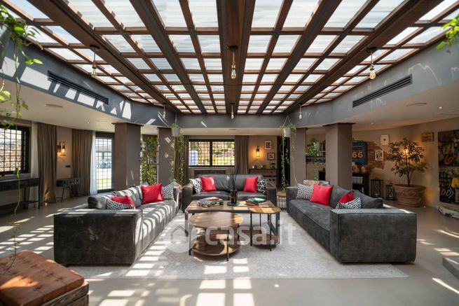 Villa in residenziale in Via Anagnina