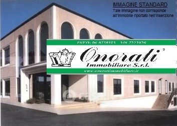 Capannone in commerciale in 