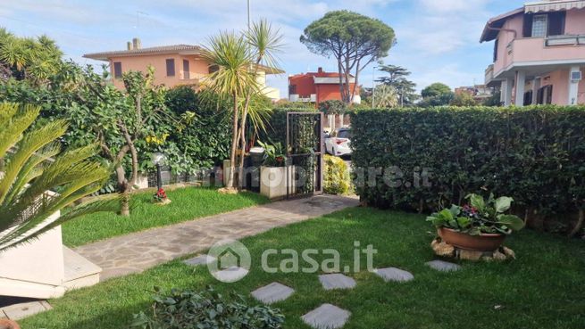 Villetta a schiera in residenziale in Via Muzio Clementi