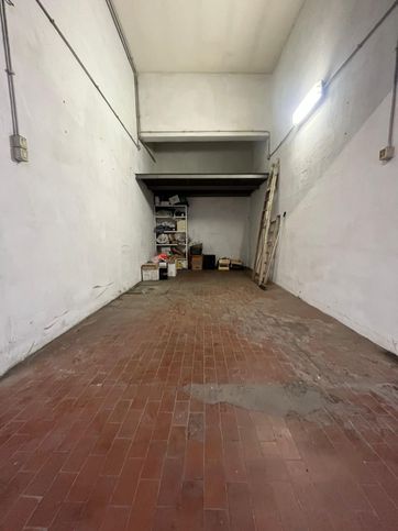 Box/posto auto in residenziale in Via Papiniano 14