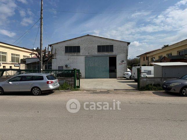 Capannone in commerciale in Via Enzo Ferrari 30