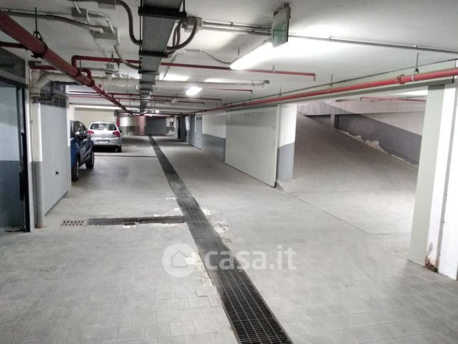 Garage/posto auto in residenziale in Piazzetta Aniello Falcone