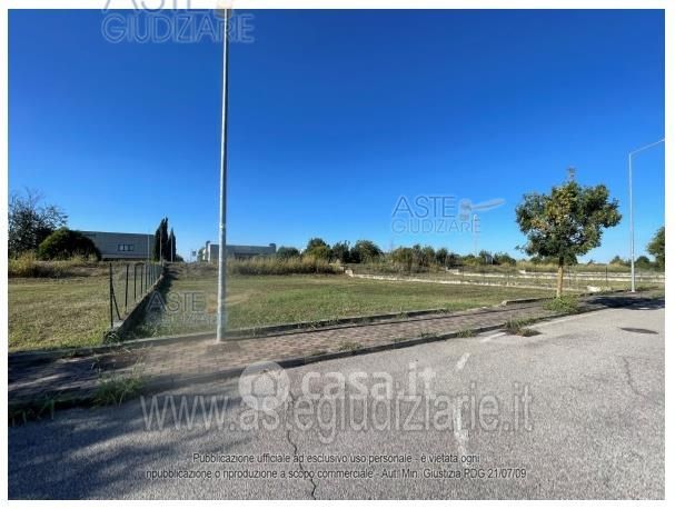 Terreno agricolo in commerciale in Via Madre Teresa Di Calcutta