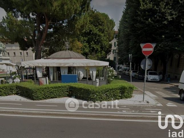 Attivitã /licenza (con o senza mura) in commerciale in Via Fratelli Ugoni