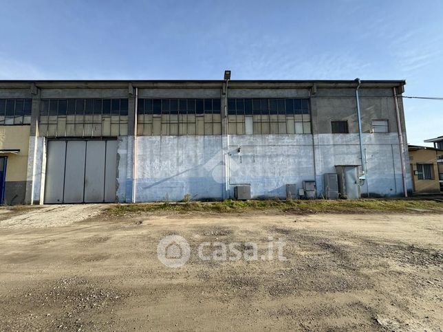 Capannone in commerciale in Strada Montebianco 4