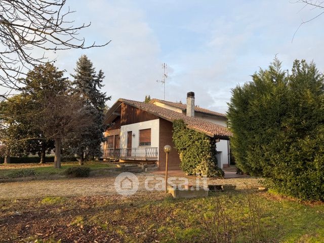 Casa indipendente in residenziale in 