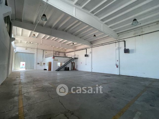 Capannone in commerciale in Via Emilia Est 5 /A