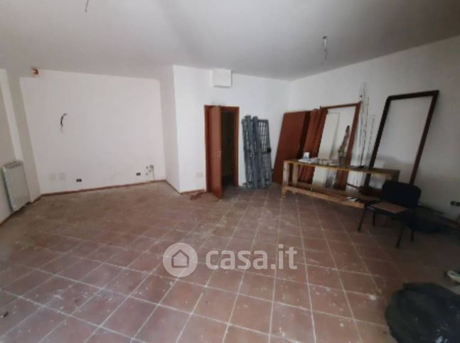 Ufficio in commerciale in Via Raffaello Liberti