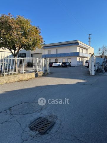Capannone in commerciale in 