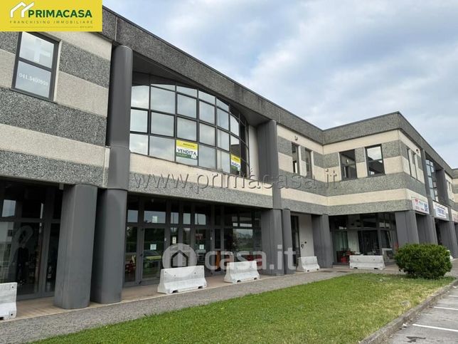 Ufficio in commerciale in Via Castellana