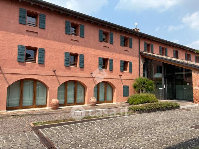 Ufficio in commerciale in Via Sansovino 2