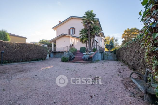 Villa in residenziale in Via Antonio Pagani 5
