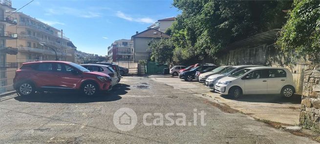 Box/posto auto in residenziale in Via Pietro Agosti