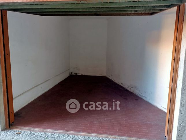 Garage/posto auto in residenziale in Via Privata Gazzano Dottore 30