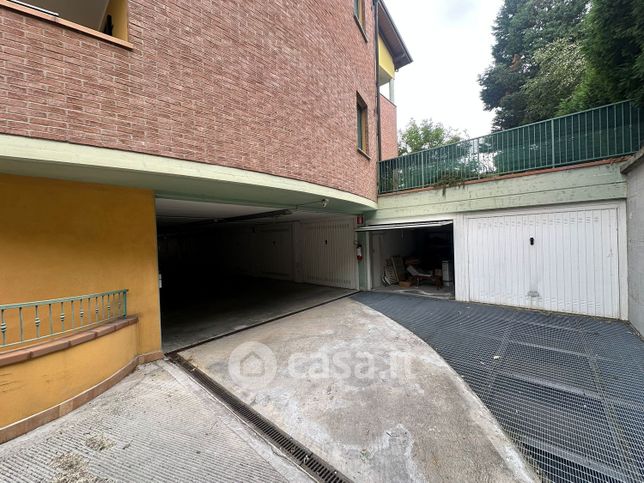 Box/posto auto in residenziale in Via Costituzione
