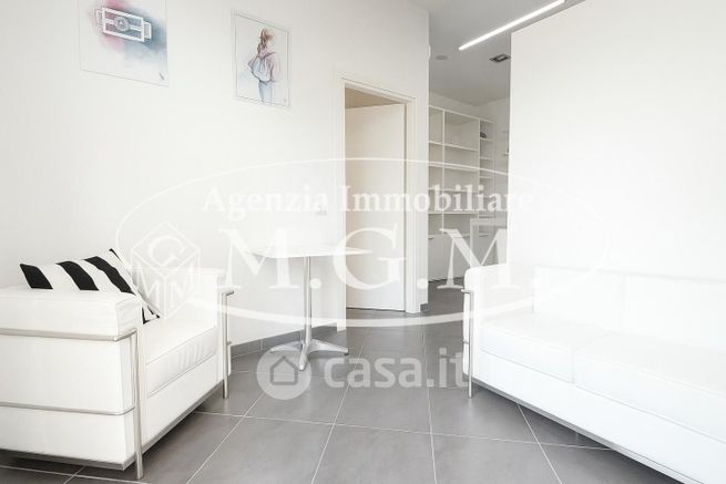 Ufficio in commerciale in Via Sandro Pertini