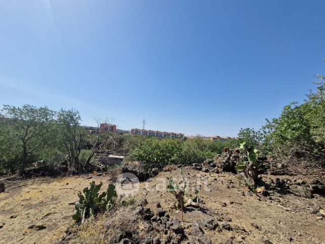 Terreno agricolo in commerciale in Via Mongibello