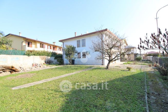 Casa indipendente in residenziale in Via Guglielmo Marconi 9