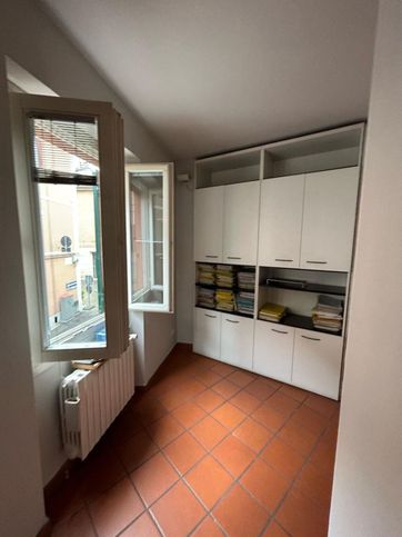 Ufficio in commerciale in Via IV Novembre