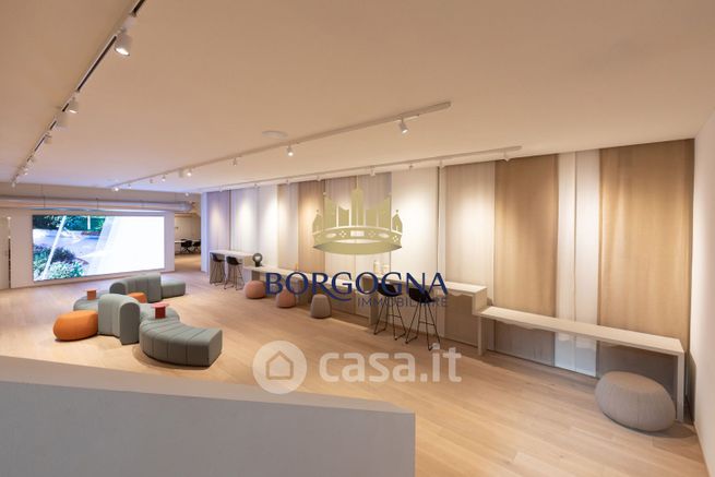 Negozio/locale commerciale in commerciale in Piazza Velasca 4