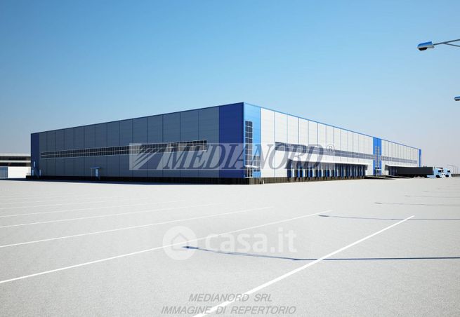 Capannone in commerciale in 