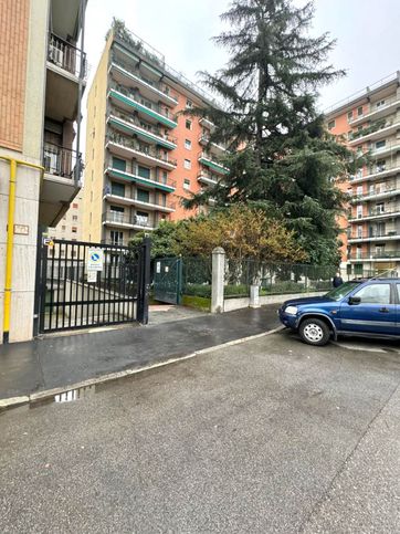 Garage/posto auto in residenziale in Via Francesco Primaticcio 12