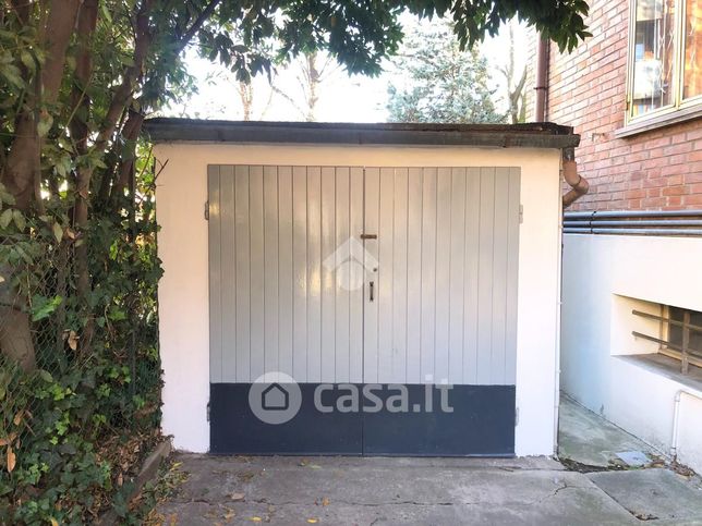 Garage/posto auto in residenziale in Via Paolo V