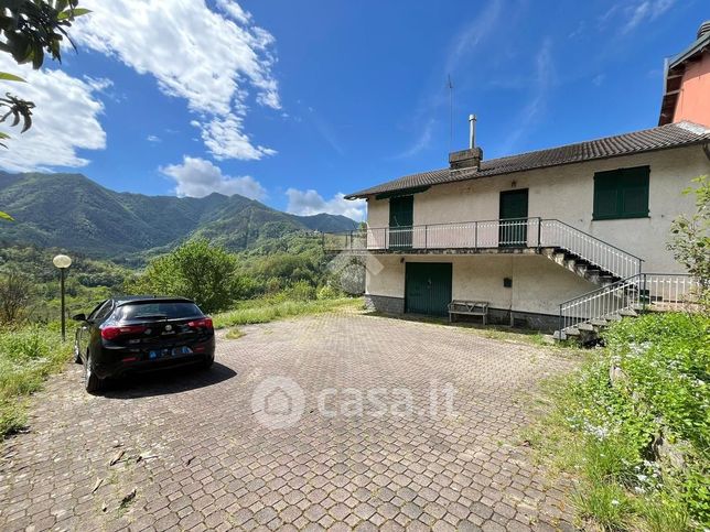 Casa bi/trifamiliare in residenziale in 