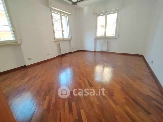Ufficio in commerciale in Via XXV Aprile
