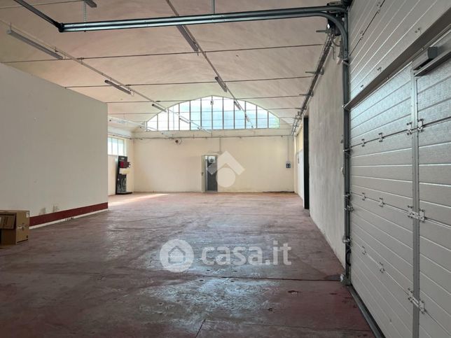 Capannone in commerciale in Via del Perlar 84