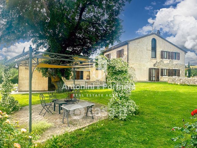 Rustico/casale in residenziale in Via Angelo Cortesi