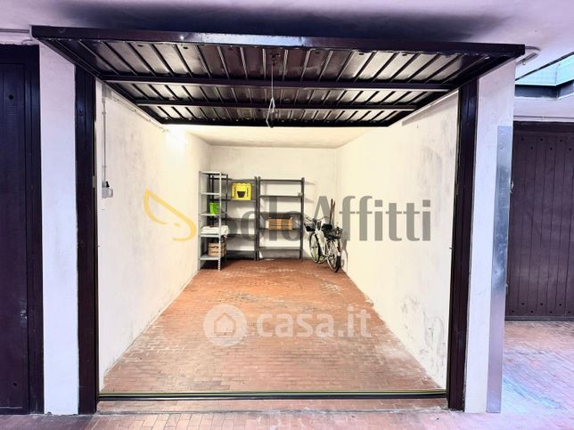 Box/posto auto in residenziale in Via Alberico da Rosciate 10