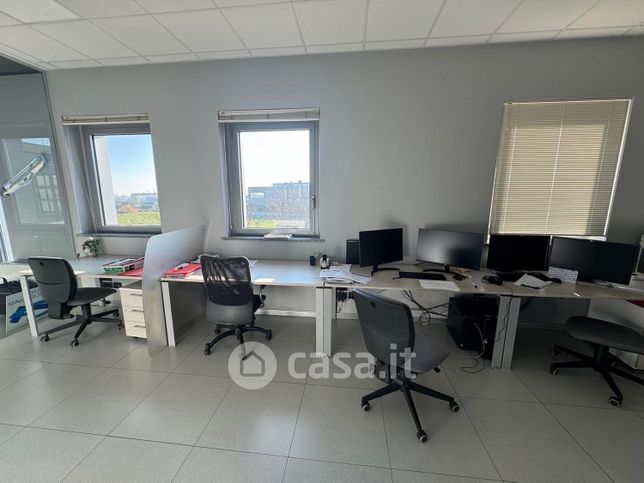 Ufficio in commerciale in Piazzale Europa 7