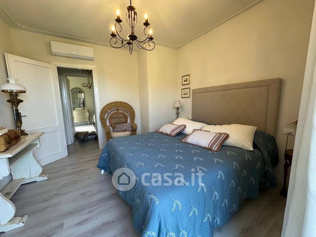 Casa bi/trifamiliare in residenziale in 
