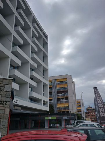 Attivitã /licenza (con o senza mura) in commerciale in Corso Francia