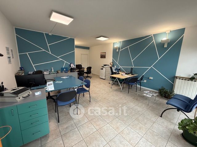Ufficio in commerciale in Via C. Battisti 1 C