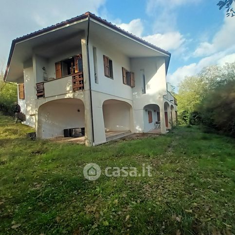 Villa in residenziale in Via Monviso